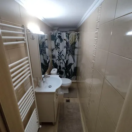 Th Apartment *